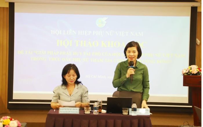 Bà Nguyễn Thị Kim Dung (phải), Phó Trưởng Ban Thường trực Ban Công tác Phụ nữ, Trung ương Hội LHPN Việt Nam và bà Huỳnh Thị Thúy Phương, Phó Chủ tịch Hội LHPN TPHCM đồng chủ trì hội thảo.