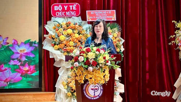 Bà Đào Hồng Lan, Ủy viên Trung ương Đảng, Bộ trưởng Bộ y tế phát biểu tại hội nghị