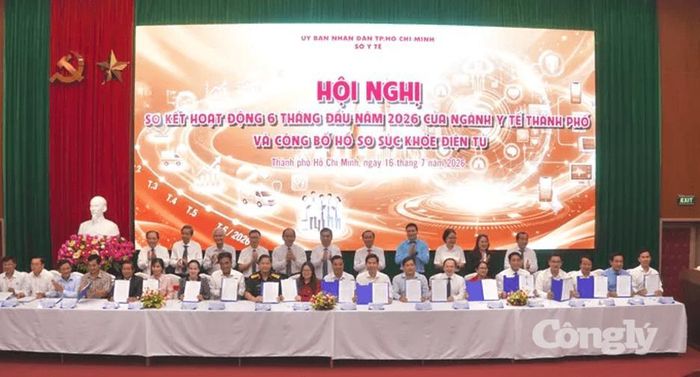 Các bệnh viện Trung ương trên địa bàn TPHCM và bệnh viện tuyến thành phố ký thỏa thuận với UBND phường, xã, cam kết hỗ trợ địa phương trong công tác khám sức khỏe toàn dân.