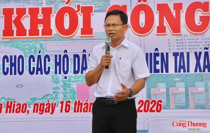 Ông Phạm Văn Phương, Bí thư Đảng ủy, Chủ tịch HĐND xã Ia Hiao phát biểu tại buổi lễ.