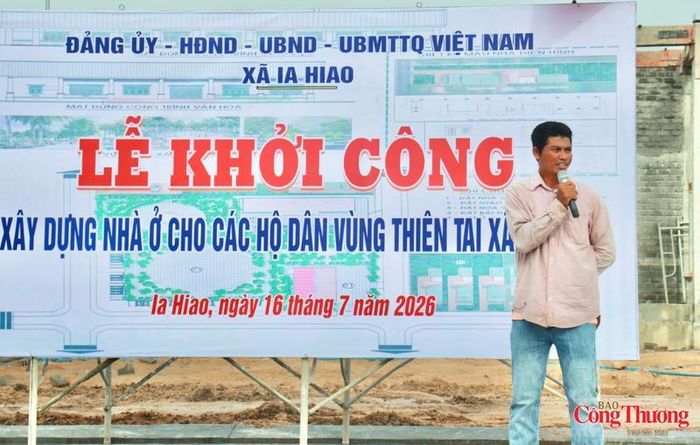 Người dân vùng thiên tai phát biểu cảm ơn tới chính quyền địa phương.