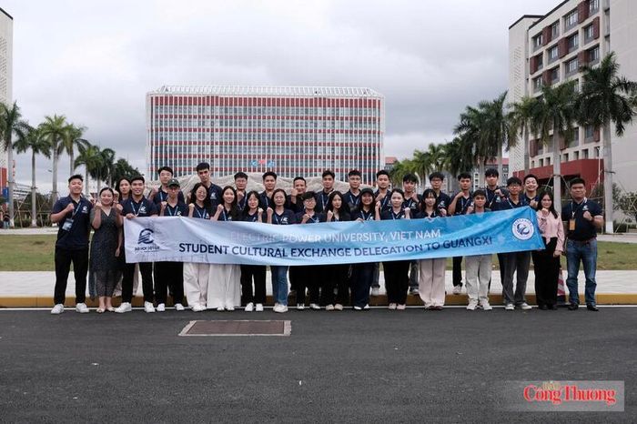Một số hình ảnh nổi bật tại chương trình. Ảnh: Trường Đại học Điện lực