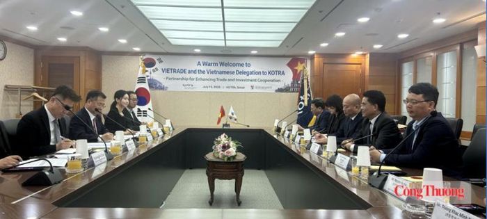 Đoàn công tác Việt Nam trao đổi với lãnh đạo KOTRA về tăng cường hợp tác xúc tiến đầu tư, thương mại Việt Nam - Hàn Quốc. Ảnh: Cục XTTM