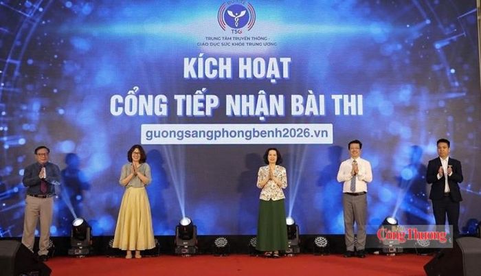 Các đại biểu bấm nút khởi động cuộc thi - Ảnh: Tuấn Dũng