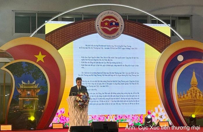 Thứ trưởng Bộ Công Thương Lào Phouthavanh Nanthavong phát biểu khai mạc Hội chợ