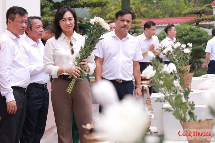 Trong không khí trang nghiêm, các thành viên trong đoàn nguyện tiếp tục phát huy truyền thống, nỗ lực phấn đấu, đoàn kết, đóng góp sức lực, trí tuệ, góp phần xây dựng quê hương, đất nước ngày càng phồn vinh, thịnh vượng. 