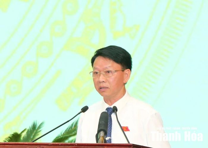 Trưởng Ban Pháp chế HĐND tỉnh Nguyễn Quốc Hải thông tin các nội dung liên quan tại kỳ họp.