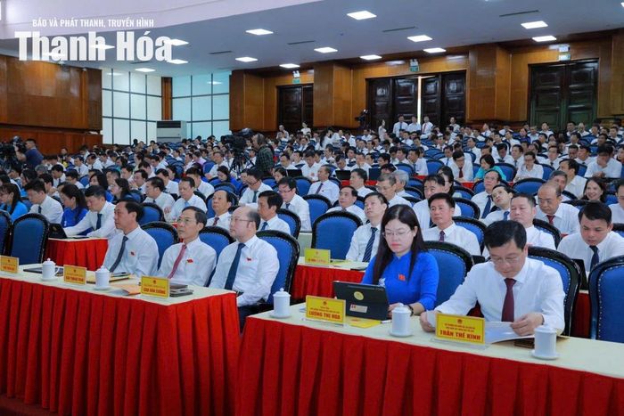 Đại biểu dự kỳ họp.