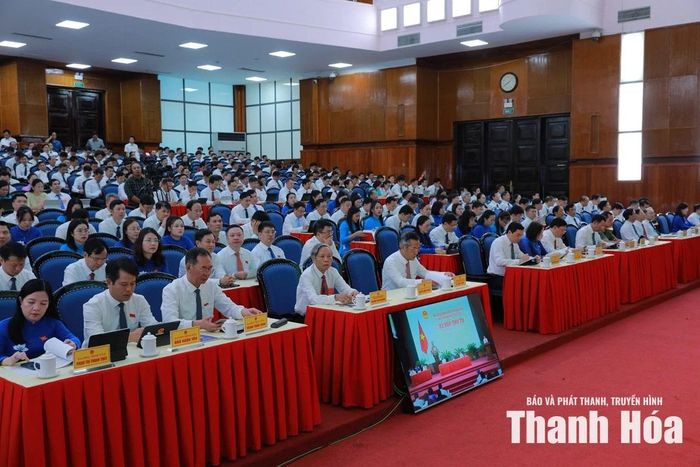 Các đại biểu tham dự kỳ họp.