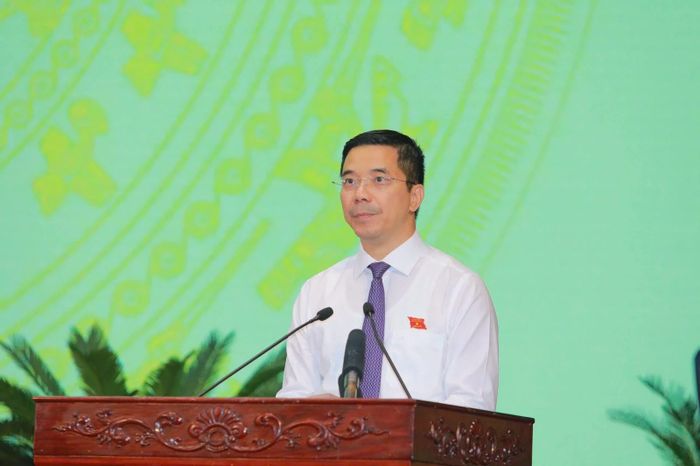Phó Bí thư Thường trực Tỉnh ủy, Chủ tịch HĐND tỉnh Nguyễn Hồng Phong phát biểu khai mạc kỳ họp.