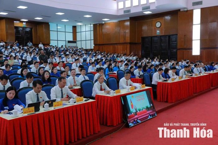 Đại biểu dự kỳ họp.