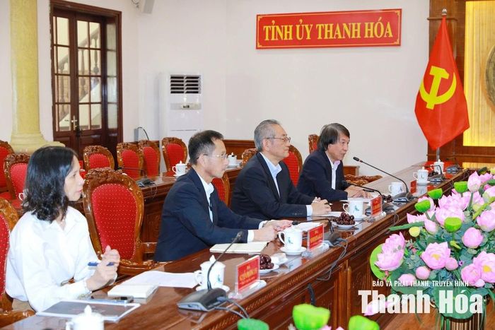 Ông Egashira Hideaki, Tổng Giám đốc Công ty TNHH Idemitsu Việt Nam cùng thành viên đoàn công tác.