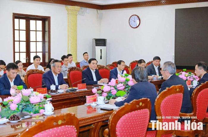 Quang cảnh buổi làm việc.