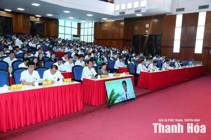 Đại biểu dự kỳ họp.