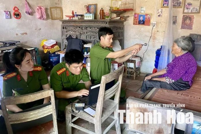 Tổ công tác lưu động Công an tỉnh trực tiếp đến từng hộ gia đình để thu nhận mẫu đối với người cao tuổi, người già yếu, bệnh tật hoặc gặp khó khăn trong việc đi lại. Trong 3 đợt lấy mẫu, Thanh Hóa là địa phương đầu tiên và duy nhất trên cả nước đến thời điểm hiện nay hoàn thành 100% việc thu nhận mẫu ADN thân nhân liệt sĩ.