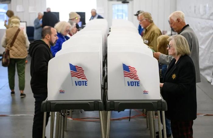 Các điểm bỏ phiếu ở Newtown, Pennsylvania năm 2024. Ảnh: AP.