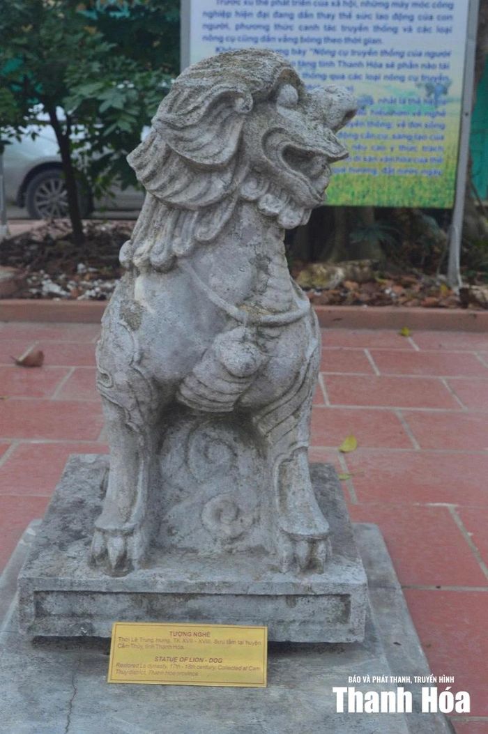 Tượng nghê thời Lê Trung Hưng, thế kỷ XVII - XVIII trưng bày tại Bảo tàng tỉnh Thanh Hóa.