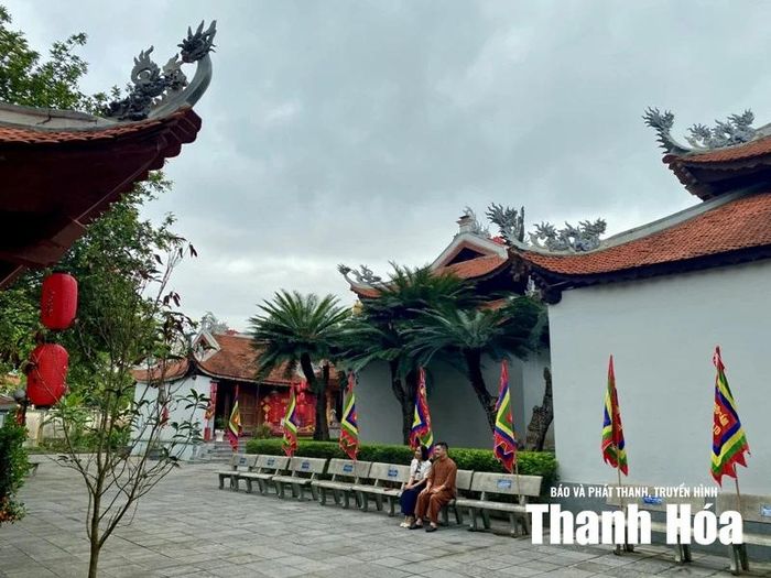Phủ Cẩm là điểm đến tham quan, dâng hương và vãn cảnh của người dân và du khách gần xa