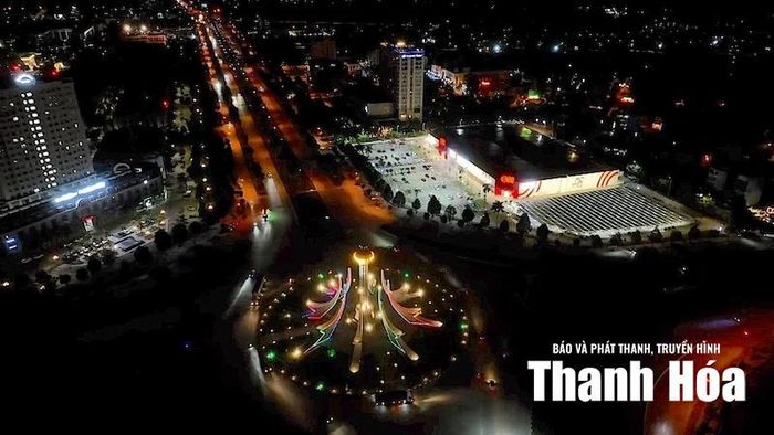 Vòng xuyến mang biểu tượng chim Hạc đẹp lung linh bởi ánh điện