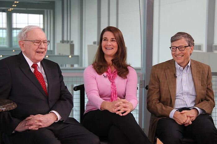 Ông Warren Buffett, bà Melinda và ông Bill Gates. (Ảnh: CNBC).
