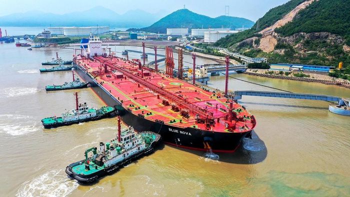 Một tàu chở dầu cập cảng tại thành phố Ninh Ba, tỉnh Chiết Giang - Ảnh: China Daily