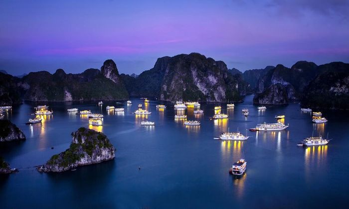 Cơ quan chức năng các địa phương khẩn trương tăng cường kiểm tra các tuyến vận tải hành khách từ đất liền ra đảo, tuyến vận tải khách ven biển... Ảnh minh họa: Vietnamtourism