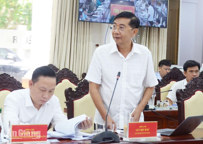 Đại diện Sở Xây dựng tỉnh An Giang phát biểu tại cuộc họp.