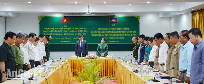 Phút mặc niệm tưởng nhớ các liệt sĩ.