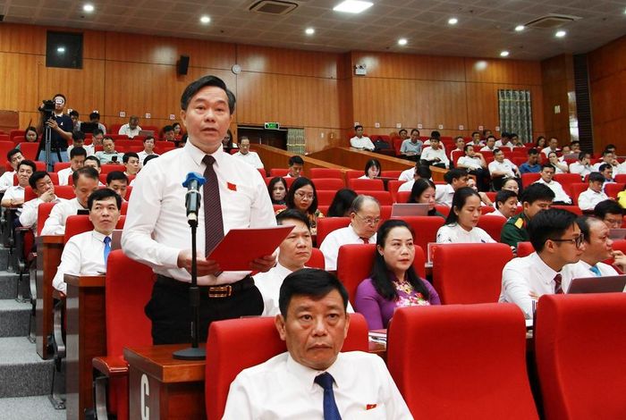 Đại biểu Chu Văn Trọng phát biểu thảo luận.