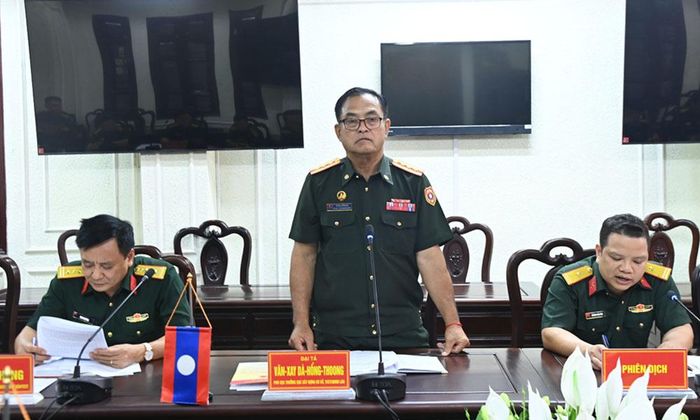  Đại tá Văn-Xay Dà-Hộng-Thoong phát biểu trao đổi học tập kinh nghiệm công tác dân vận tại Bắc Ninh. 