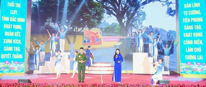  Đội tuyển Bộ Chỉ huy Quân sự tỉnh Bắc Ninh dự thi nội dung kỹ năng cán bộ đoàn và tuyên truyền viên trẻ. 