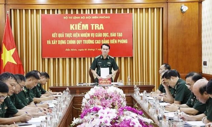  Trung tướng Vũ Trung Kiên chủ trì buổi kiểm tra. 