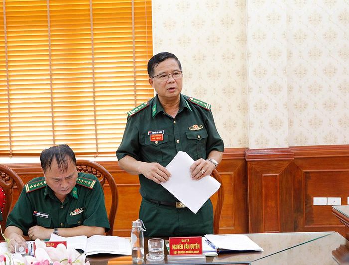  Đại tá Nguyễn Văn Quyền phát biểu tại buổi kiểm tra. 