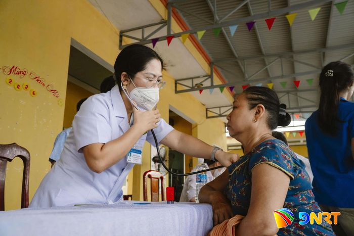 Sáng 16/7, chiến dịch khám sức khỏe định kỳ và tầm soát miễn phí năm 2026 triển khai tại xã Tam Anh nhận được sự hưởng ứng tích cực của cơ sở y tế và người dân. Ảnh: BÙI HUÂN