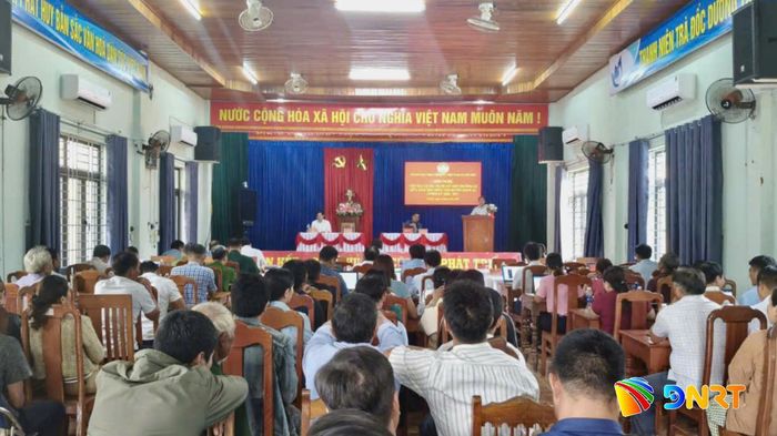 Xã Trà Đốc tổ chức đối thoại với nhân dân trong xây dựng chính quyền địa phương hai cấp để kịp thời lắng nghe nhân dân góp ý. Ảnh: DIỄM LỆ