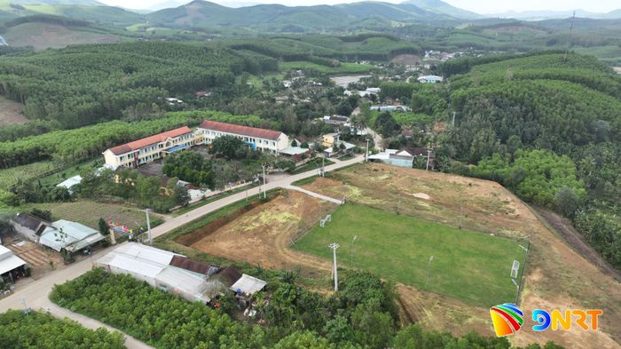 Chính quyền cấp xã gần dân, sát dân và năng lực quản trị, điều hành hiệu quả sẽ giúp miền núi phát triển. Ảnh: HOÀNG ĐẠO