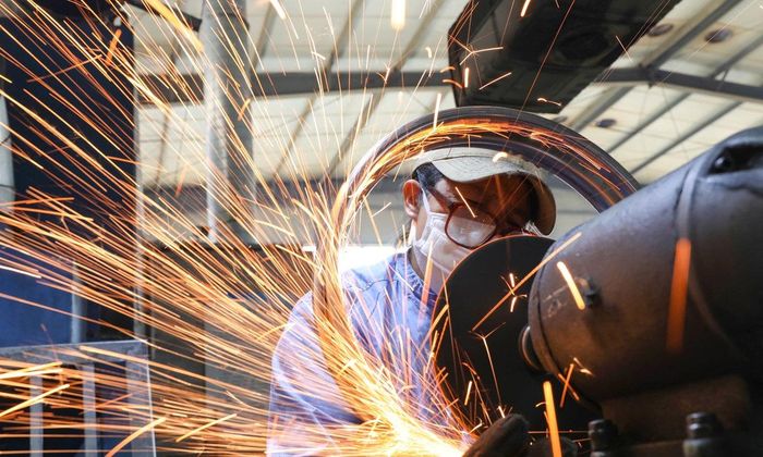 Bên trong một xưởng sản xuất ở thành phố Hàng Châu, tỉnh Chiết Giang, miền Đông Trung Quốc. Ảnh: VCG
