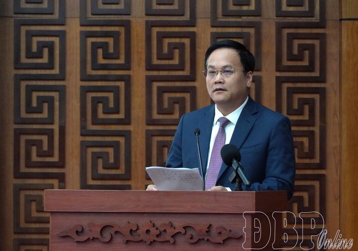 Giám đốc Sở Nội vụ Nguyễn Tiến Đạt trả lời chất vấn tại kỳ họp thứ tư, HĐND tỉnh khóa XVI, nhiệm kỳ 2026 - 2031.