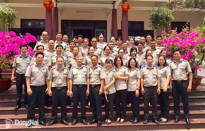 Tập thể cán bộ, công chức Thi hành án Dân sự thành phố Đồng Nai. Ảnh: C.T.V