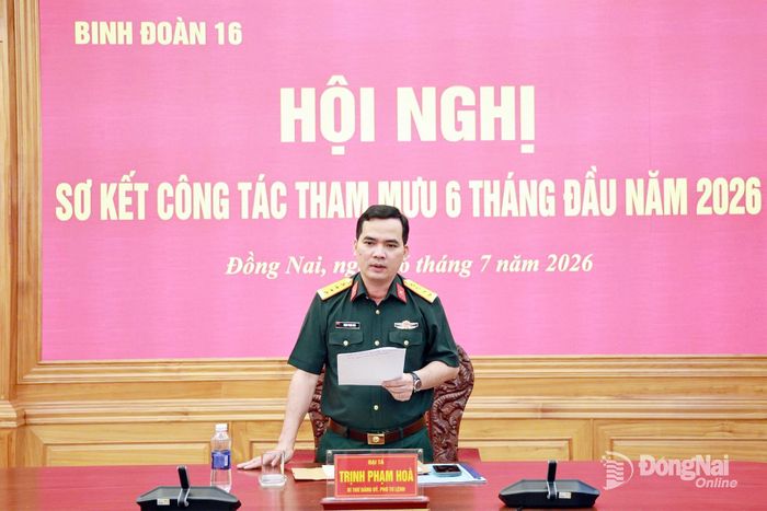 Đại tá Trịnh Phạm Hòa, Bí thư Đảng ủy, Phó Tư lệnh Binh đoàn 16 phát biểu chỉ đạo tại hội nghị.