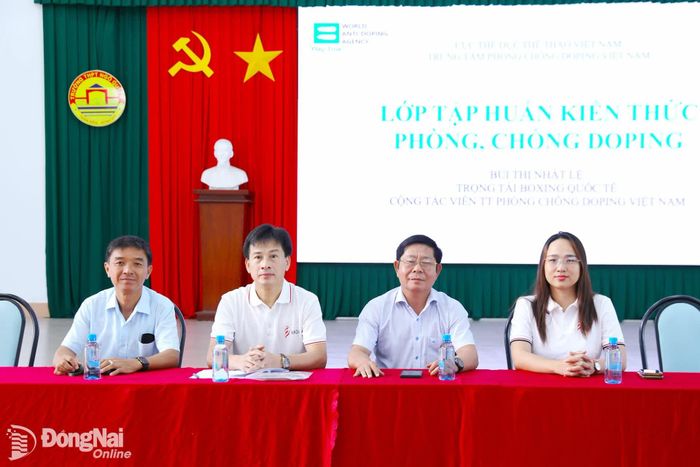 Các đại biểu tham dự lễ khai mạc lớp tập huấn. Ảnh: Thủy Tiên