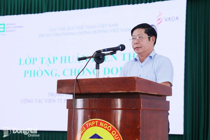 Ông Huỳnh Thiên Tịnh, Phó Giám đốc Trung tâm Huấn luyện và Thi đấu thể thao thành phố phát biểu tại lớp tập huấn. Ảnh: Thủy Tiên