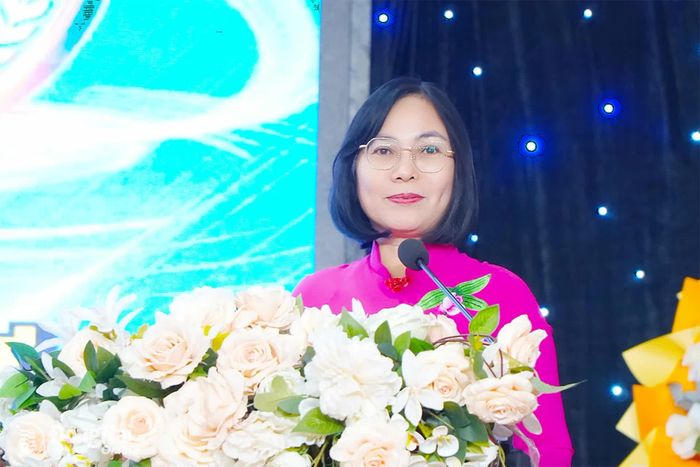 Thành ủy viên, Phó Chủ tịch UBND thành phố Đồng Nai Nguyễn Thị Hoàng phát biểu tại buổi lễ. Ảnh: An Nhơn