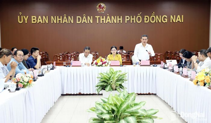 Ủy viên Ban Thường vụ Thành ủy, Phó Chủ tịch UBND thành phố Đồng Nai Lê Trường Sơn phát biểu tại hội thảo. Ảnh: My Ny
