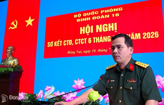Đại tá Trịnh Phạm Hòa, Bí thư Đảng ủy, Phó Tư lệnh Binh đoàn biểu dương những kết quả mà các cơ quan, đơn vị đã đạt được trong 6 tháng đầu năm