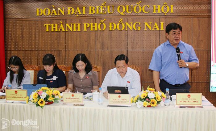 Thành ủy viên, Giám đốc Sở Khoa học và Công nghệ, đại biểu Quốc hội thành phố Đồng Nai Phạm Văn Trinh chia sẻ tại hội nghị. Ảnh: Hải Quân