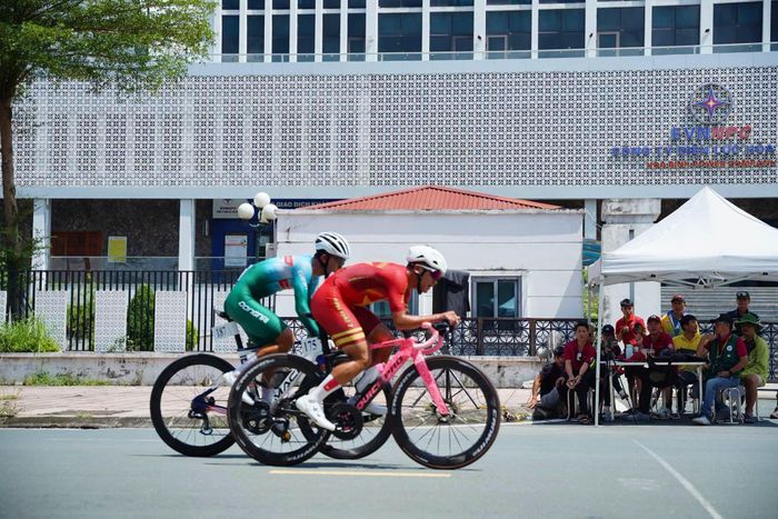 Các tay đua trẻ tham gia thi đấu tại giải. Ảnh: Cycling news
