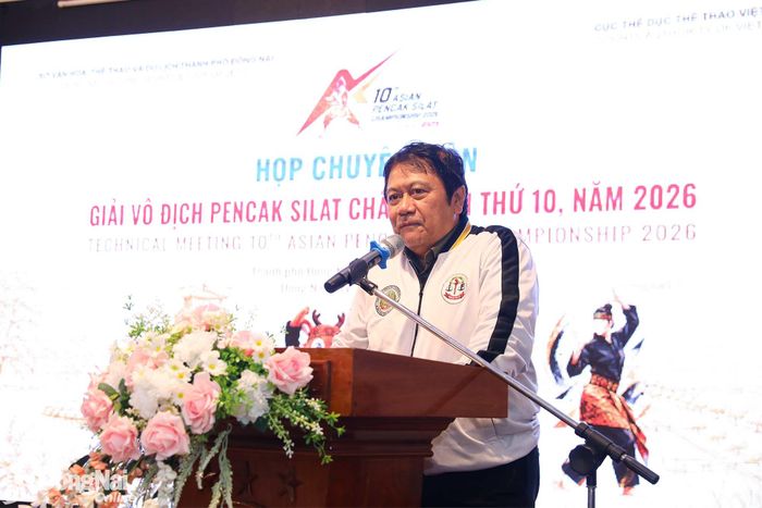 Ông Teddy Suratmadji, Tổng thư ký Liên đoàn Pencak Silat thế giới (PERSILAT), nhấn mạnh những yêu cầu chuyên môn trước khi giải đấu khởi tranh. Ảnh: Thủy Tiên