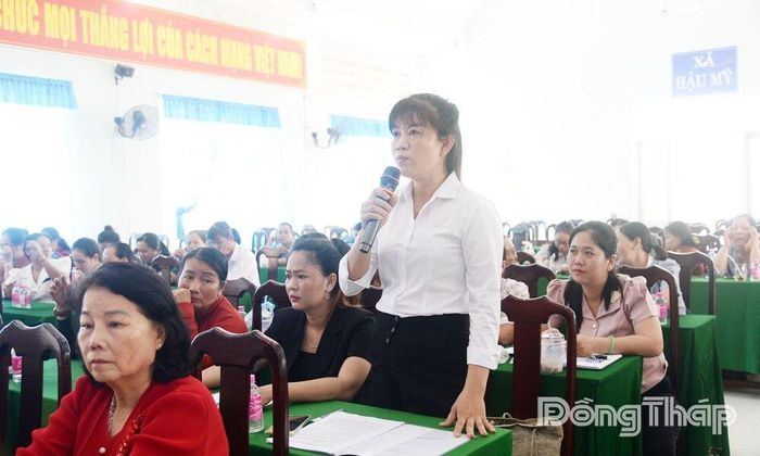 Đại biểu trao đổi những khó khăn, chia sẻ kinh nghiệm xây dựng mô hình sinh kế.