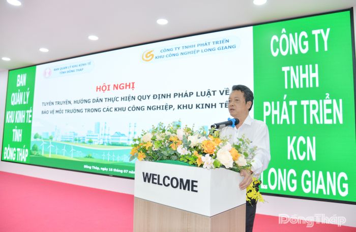 Phó Trưởng Ban Quản lý Khu kinh tế tỉnh Đồng Tháp Lê Hiếu Nghĩa phát biểu tại buổi tuyên truyền, hướng dẫn thực hiện quy định pháp luật về bảo vệ môi trường trong các khu công nghiệp, khu kinh tế.
